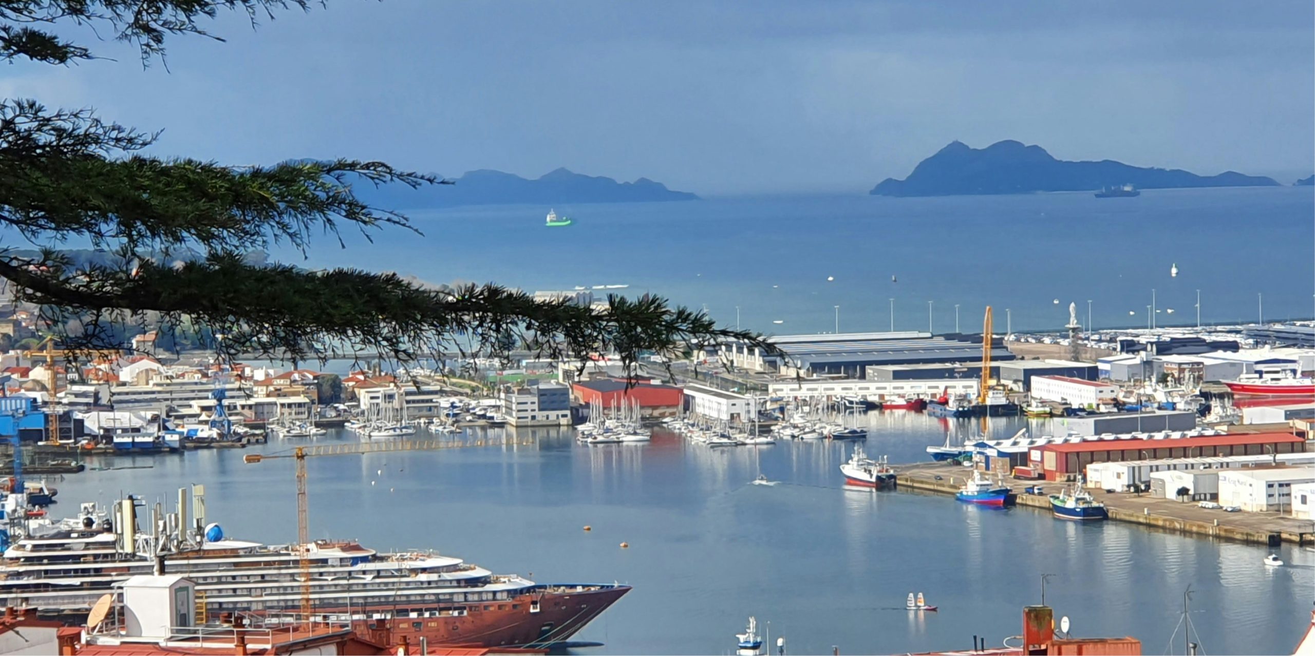 Porto de
Vigo (ESVGO),
a 50km
